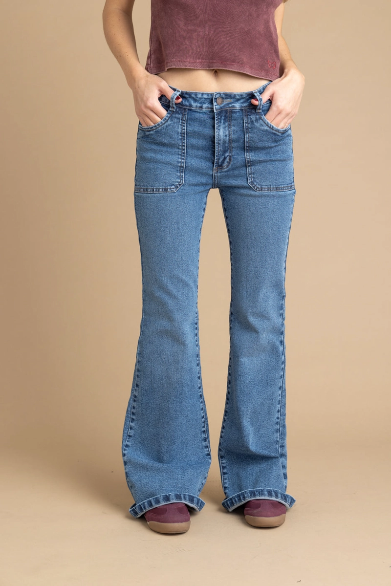 JEANS CORIN FLARE BOLSILLO PARCHE AZUL EFESIS - 2