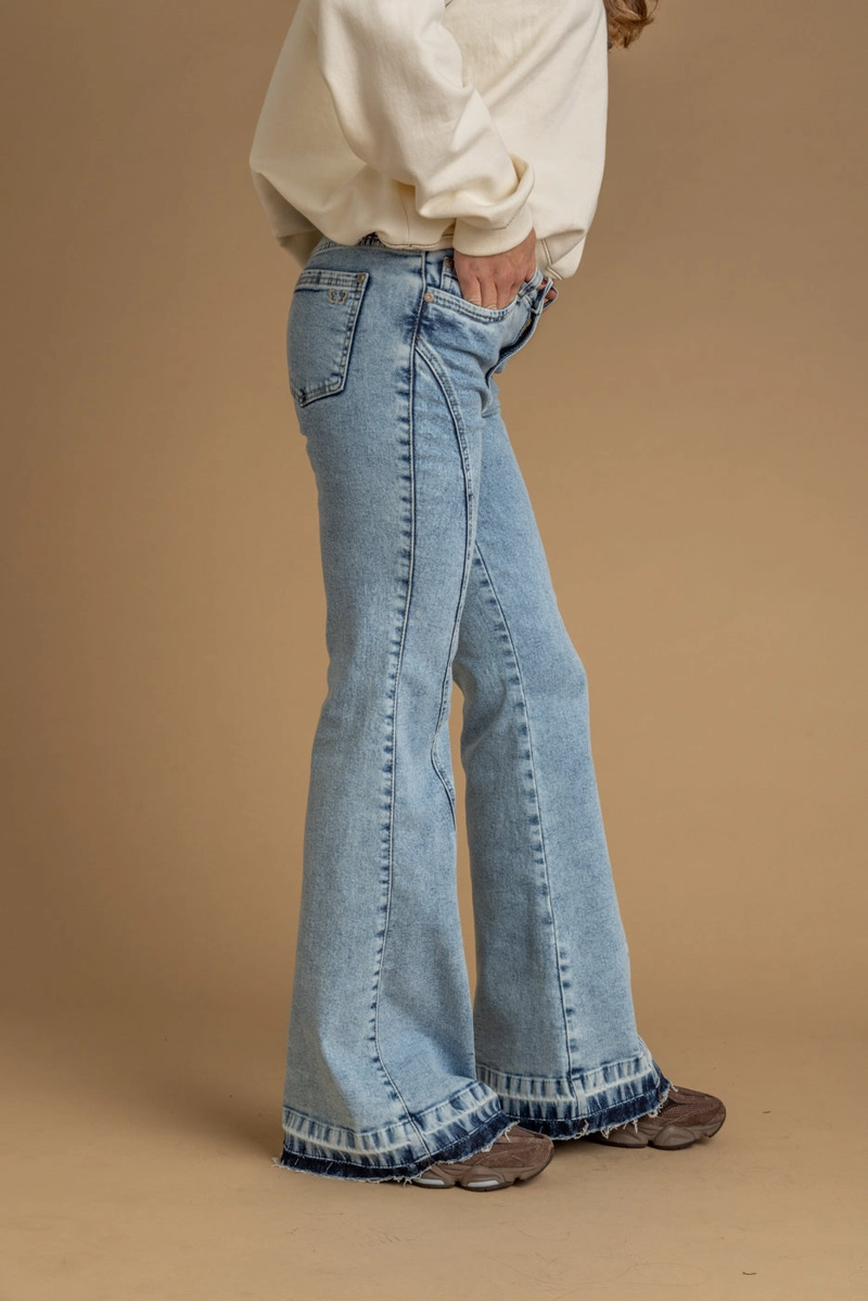 JEANS EMILIA FLARE CORTE CURVO Y BASTA DESCOSIDA AZUL EFESIS - 3