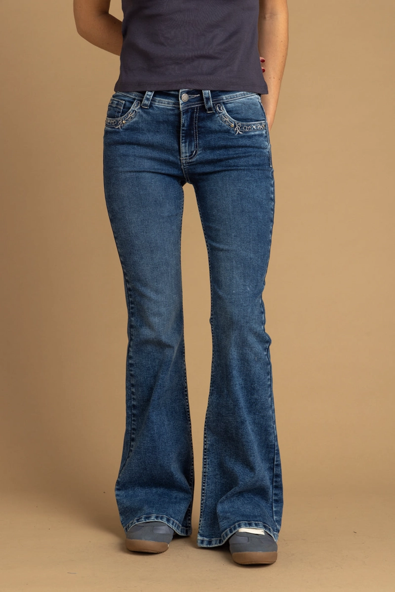 JEANS CALABRIA FLARE BORDADO BOCAS BOLSILLO AZUL EFESIS - 2