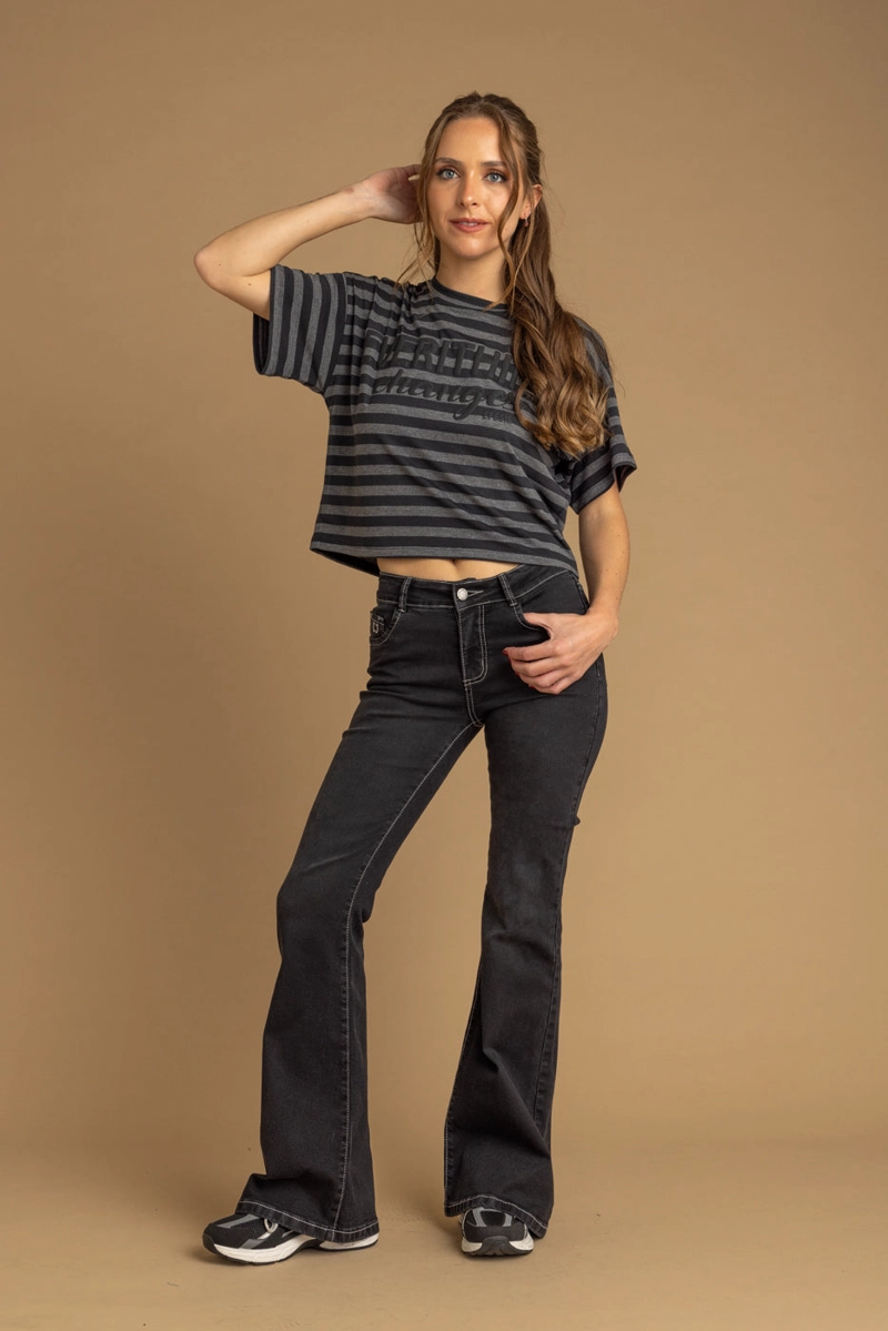 JEANS WINGS BLACK FLARE BORDADO ALAS BOLSILLO TRASERO EFESIS - 1