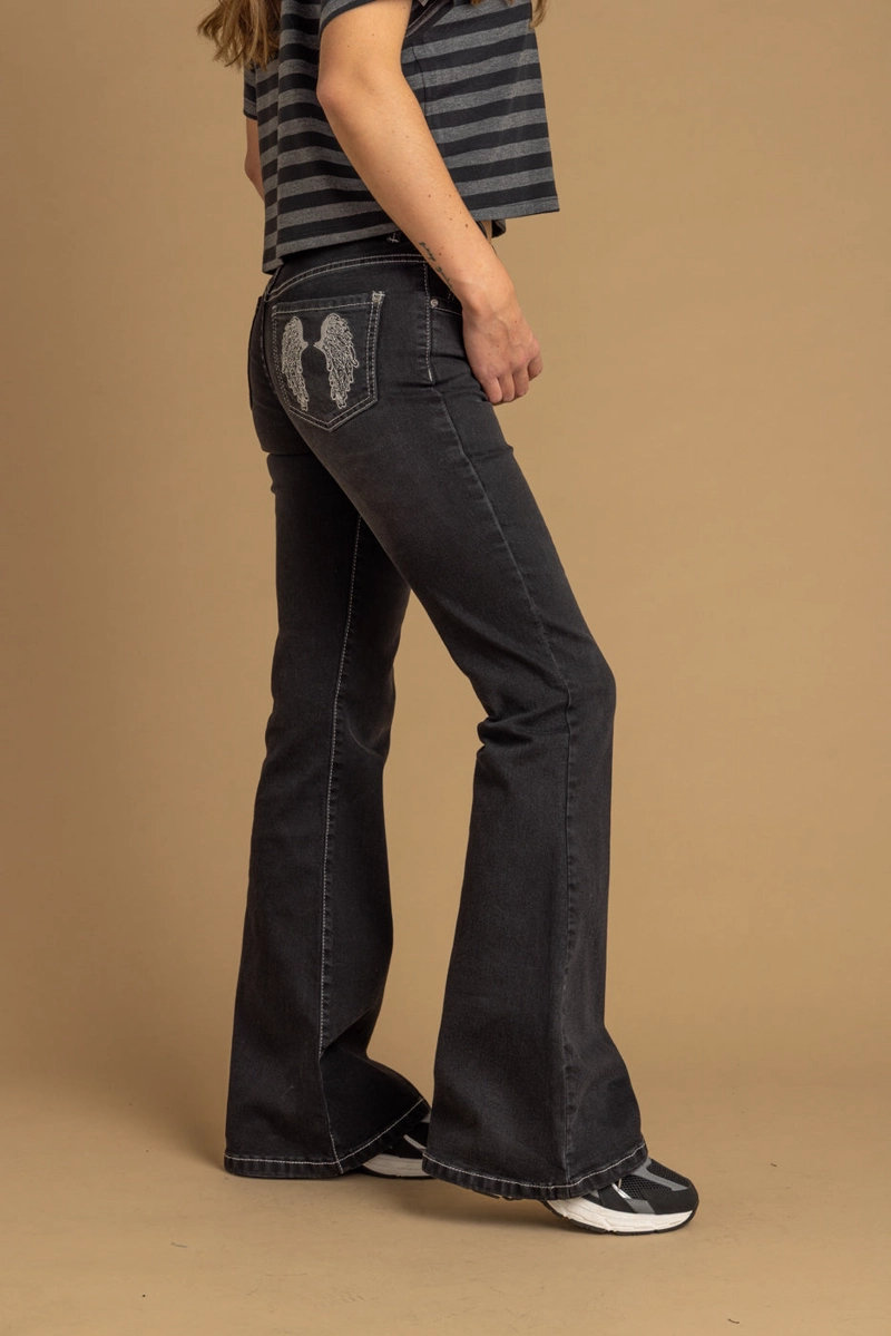 JEANS WINGS BLACK FLARE BORDADO ALAS BOLSILLO TRASERO EFESIS - 3