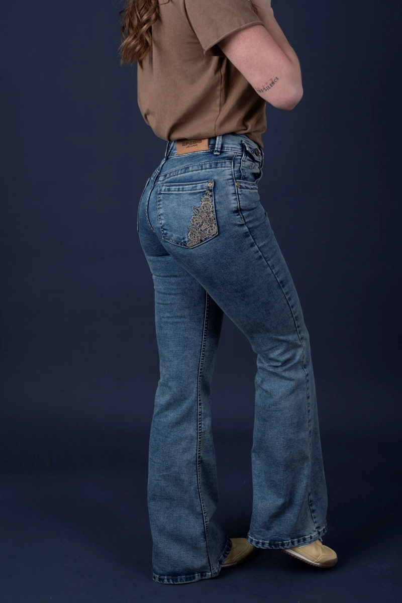 JEANS LUCAS FLARE SOBRETEÑIDO Y BORDADO ENCAJE AZUL EFESIS - 3