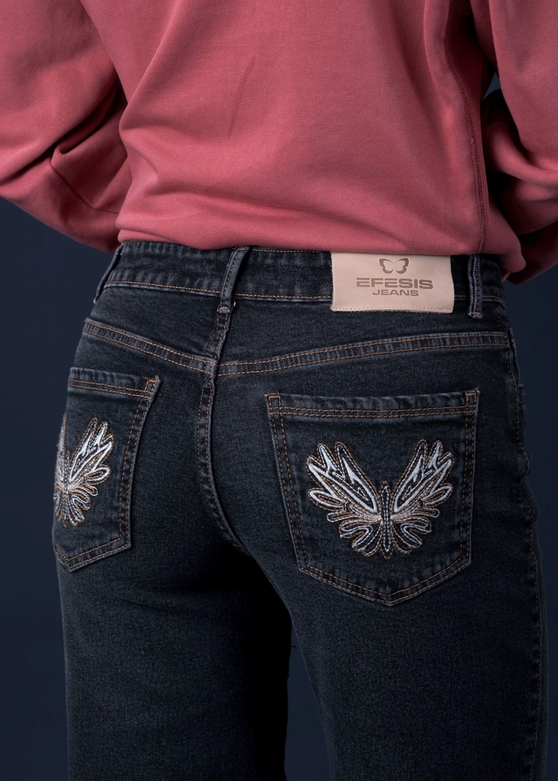 JEANS ANGEL BLACK WIDE BORDADO ALAS BOLSILLO TRASERO EFESIS - 4