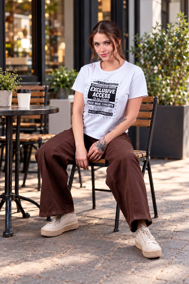 POLERA OLIVIA REGULAR ESTAMPADO Y TACHAS BLANCA EFESIS - 1