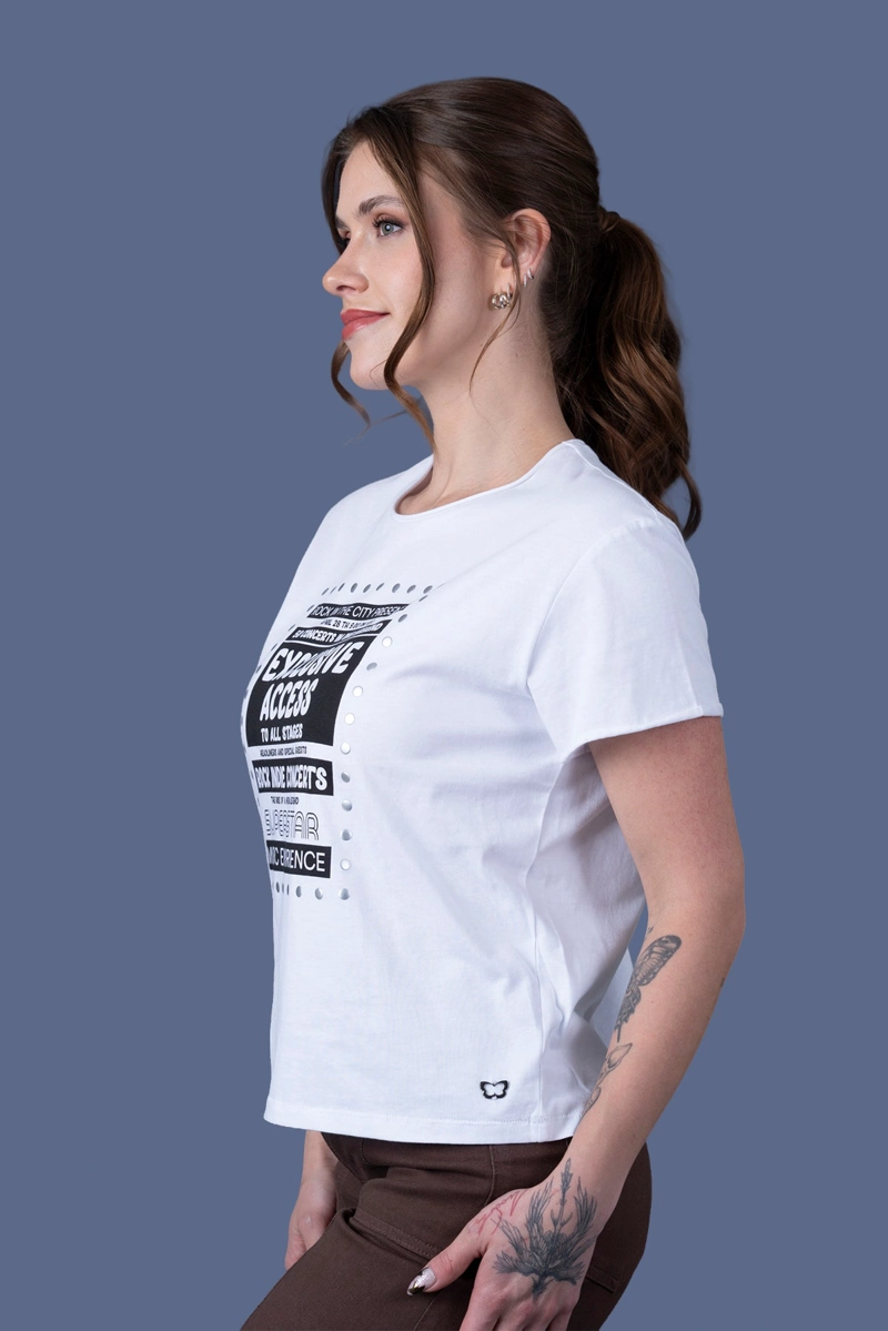POLERA OLIVIA REGULAR ESTAMPADO Y TACHAS BLANCA EFESIS - 3