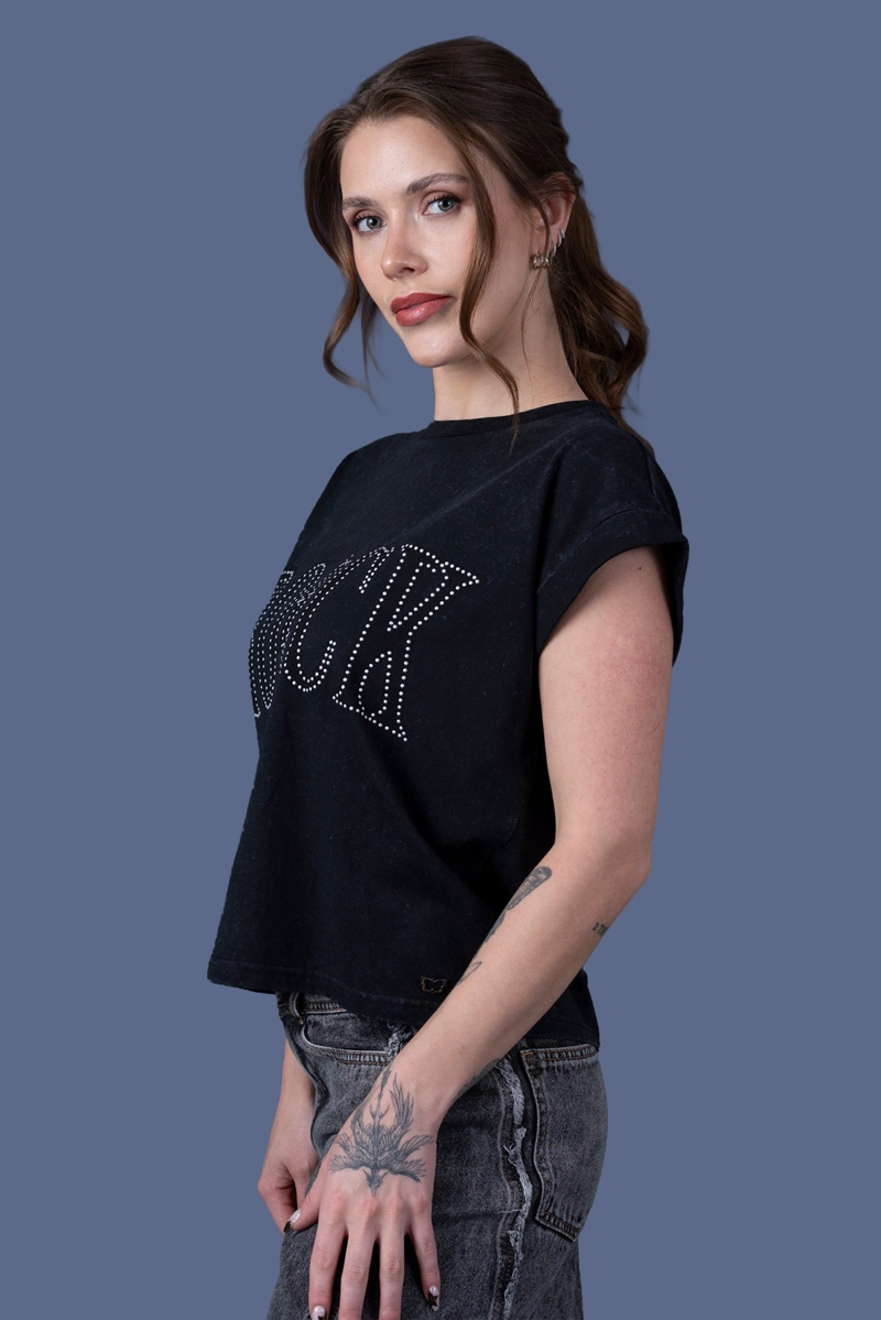 POLERA LAIA REGULAR 'ROCK' TACHAS NEGRO EFESIS - 3