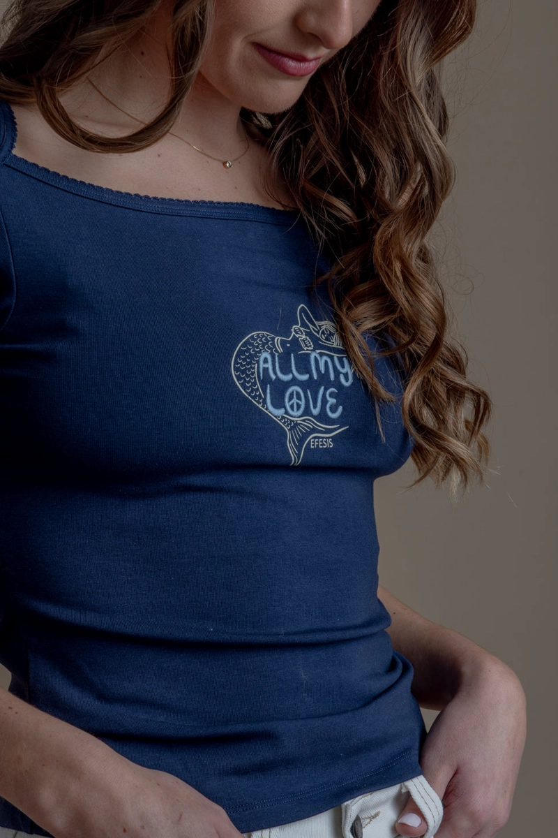 POLERA CAMELIA REGULAR CUELLO BARCO CON BORDADO AZUL EFESIS - 6