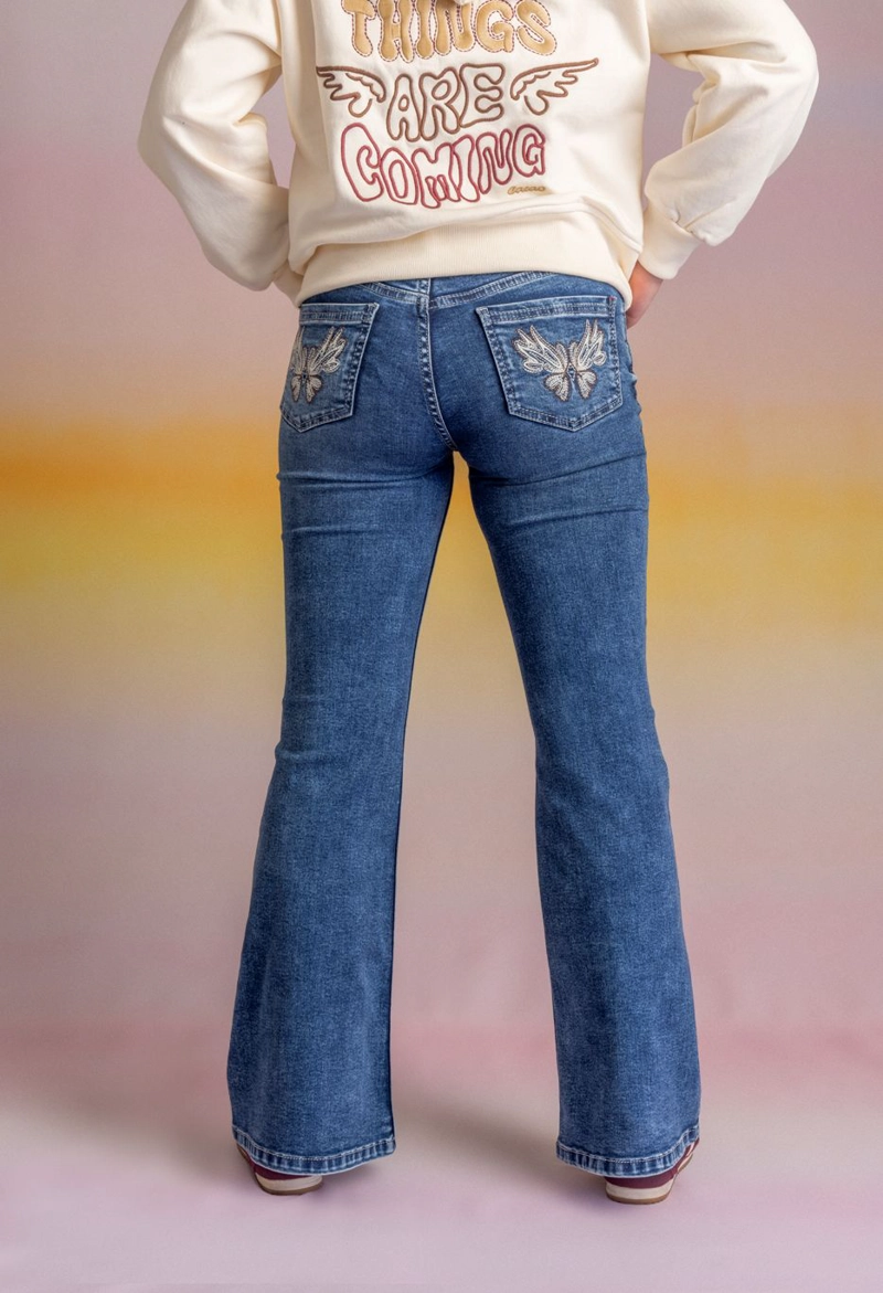 JEANS ANGEL FLARE BORDADO BOLSILLO TRASERO AZUL CACAO - 4