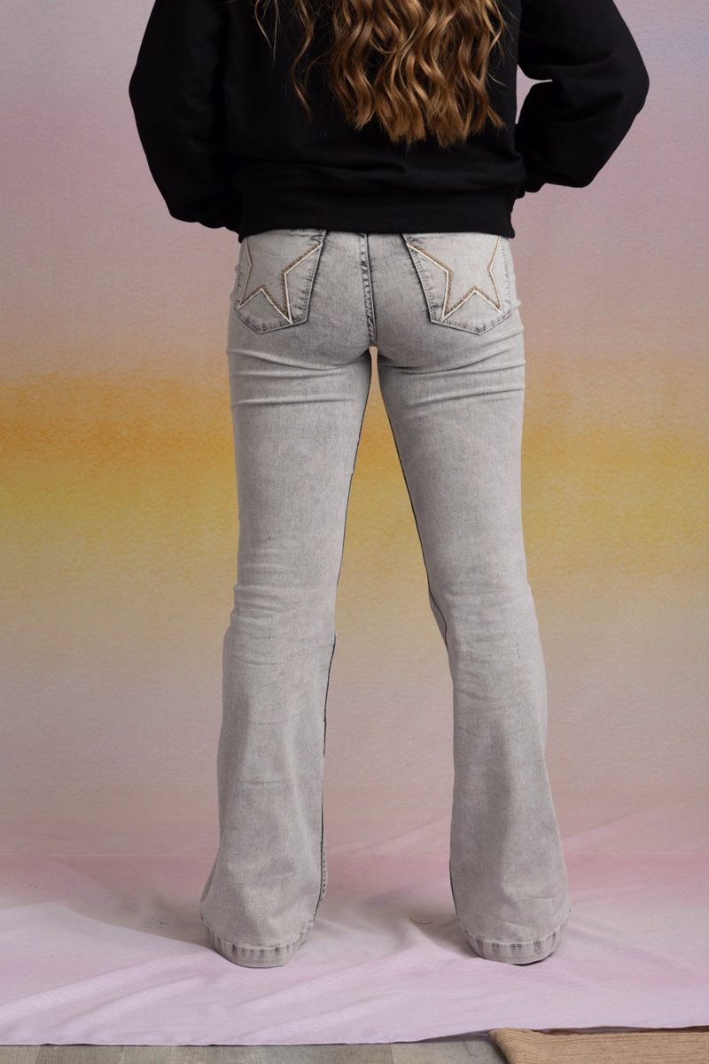 JEANS GLITH FLARE BORDADO CON DESFLECADO GRIS CACAO - 5