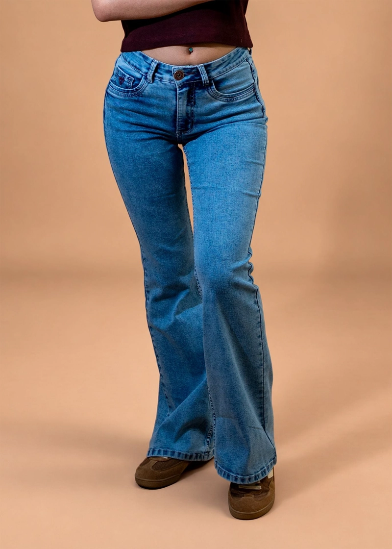 JEANS ANGEL FLARE BORDADO ALAS LAVADO LIGHT CACAO - 1
