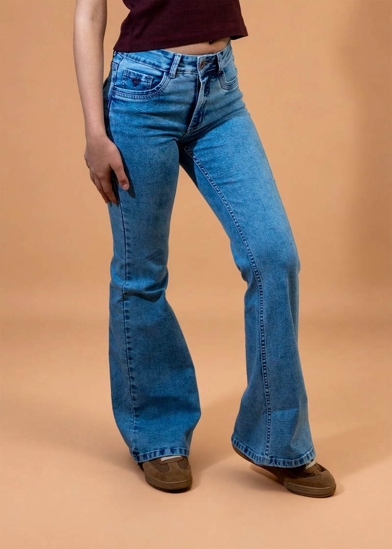 JEANS ANGEL FLARE BORDADO ALAS LAVADO LIGHT CACAO - 2