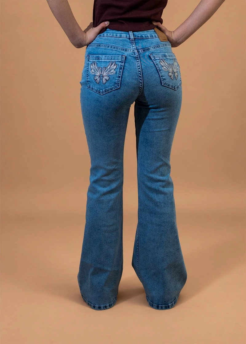 JEANS ANGEL FLARE BORDADO ALAS LAVADO LIGHT CACAO - 5
