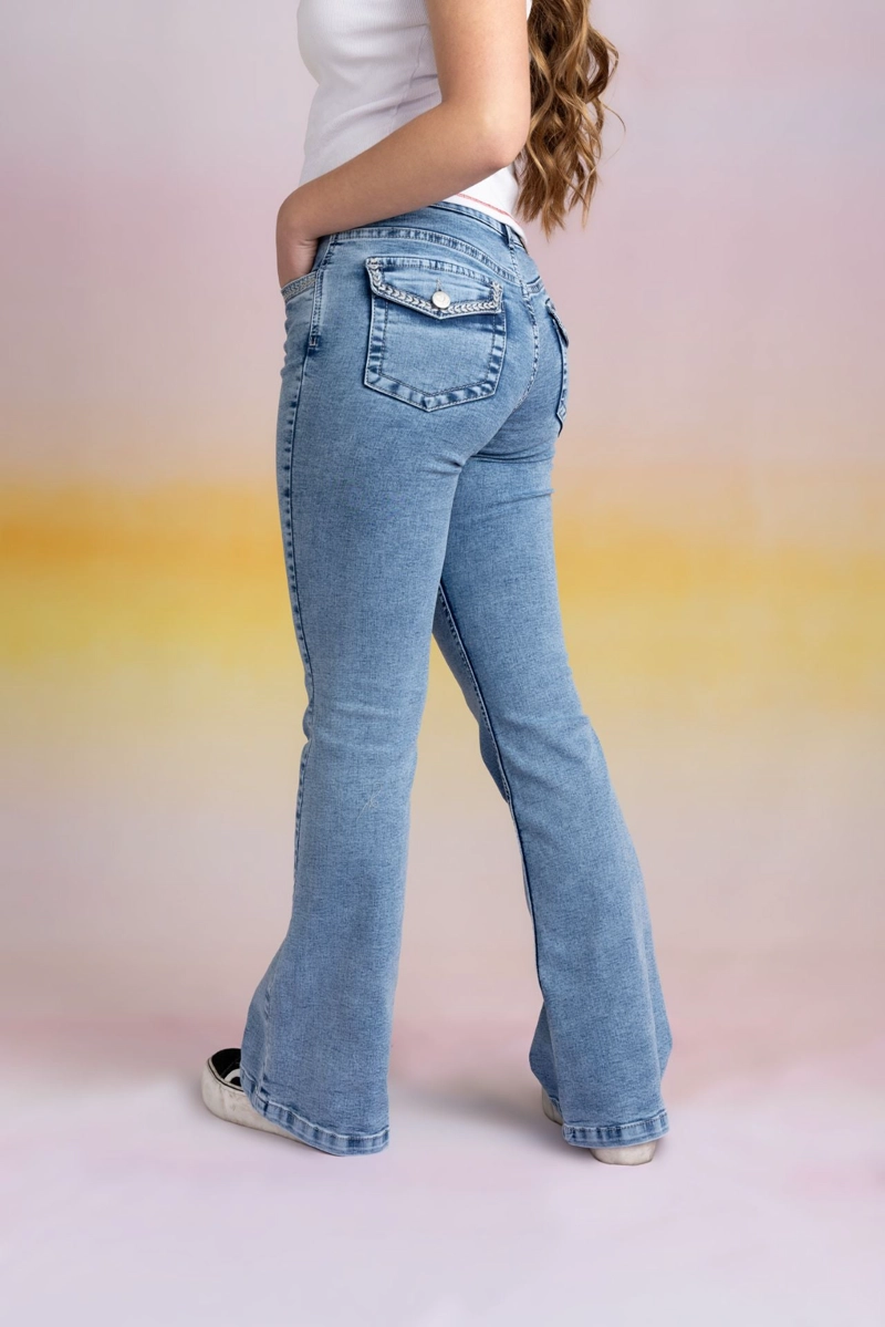 JEANS ELCIRA FLARE BORDADO CONTORNO BOLSILLOS AZUL CACAO - 4