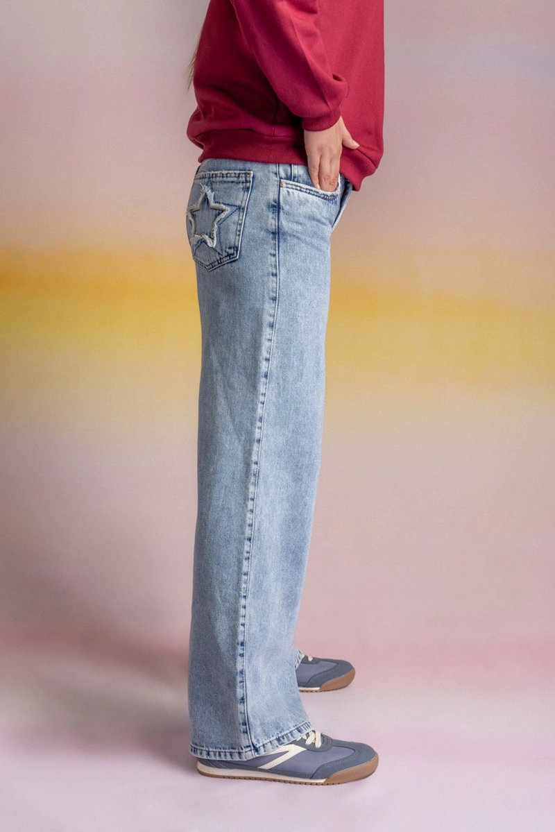 JEANS PUGLIA WIDE TIRO BAJO PARCHES AZUL LIGHT CACAO - 3