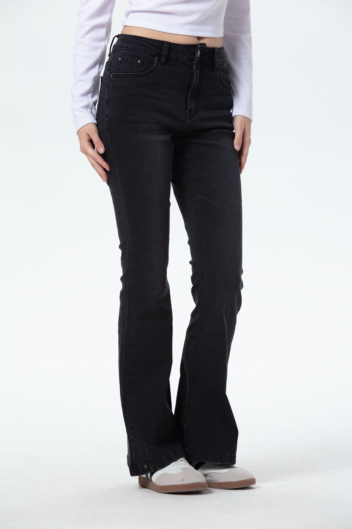 JEANS MUJER VALE FLARE EN COLOR NEGRO - 2