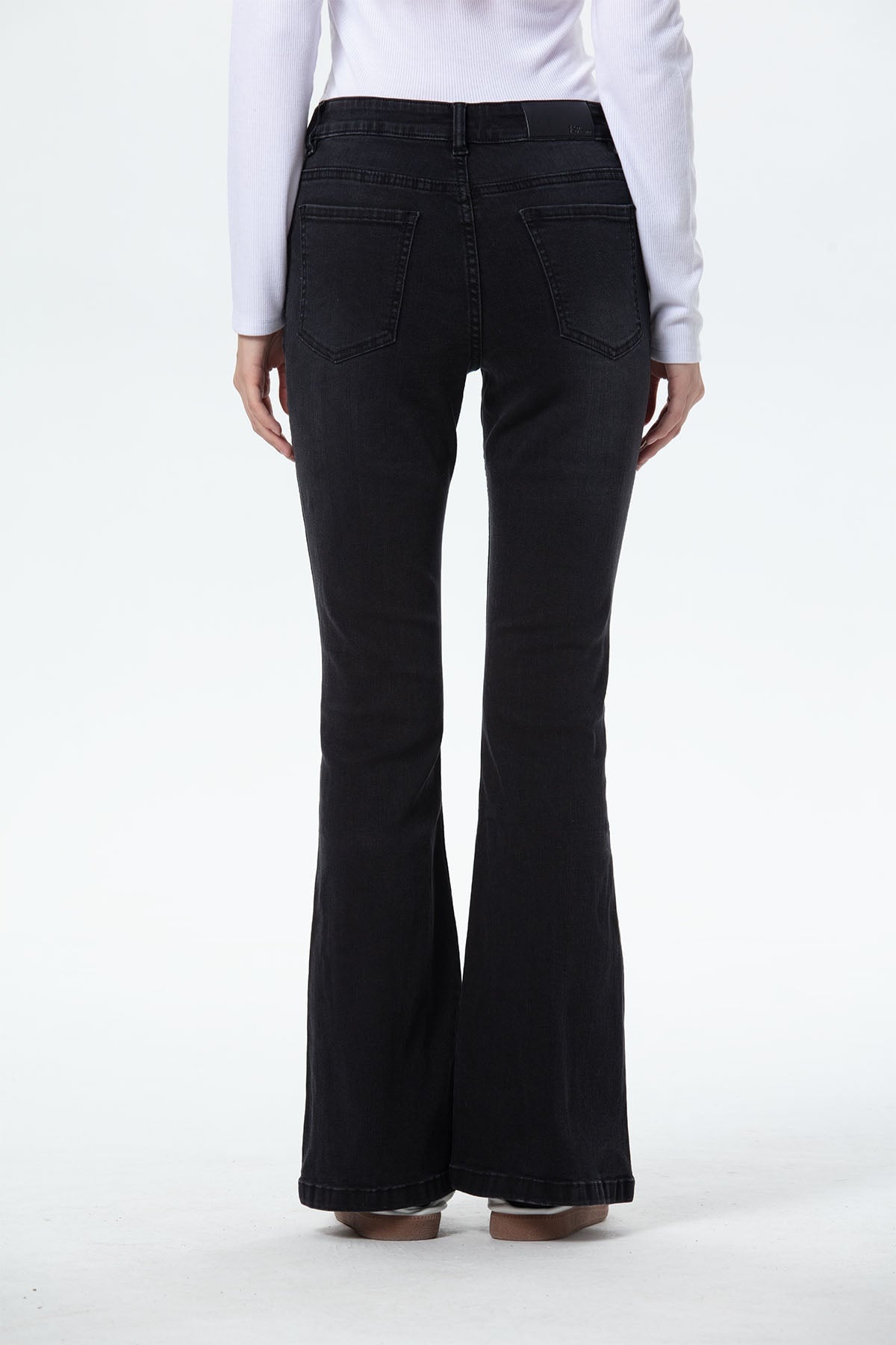 JEANS MUJER VALE FLARE EN COLOR NEGRO - 3
