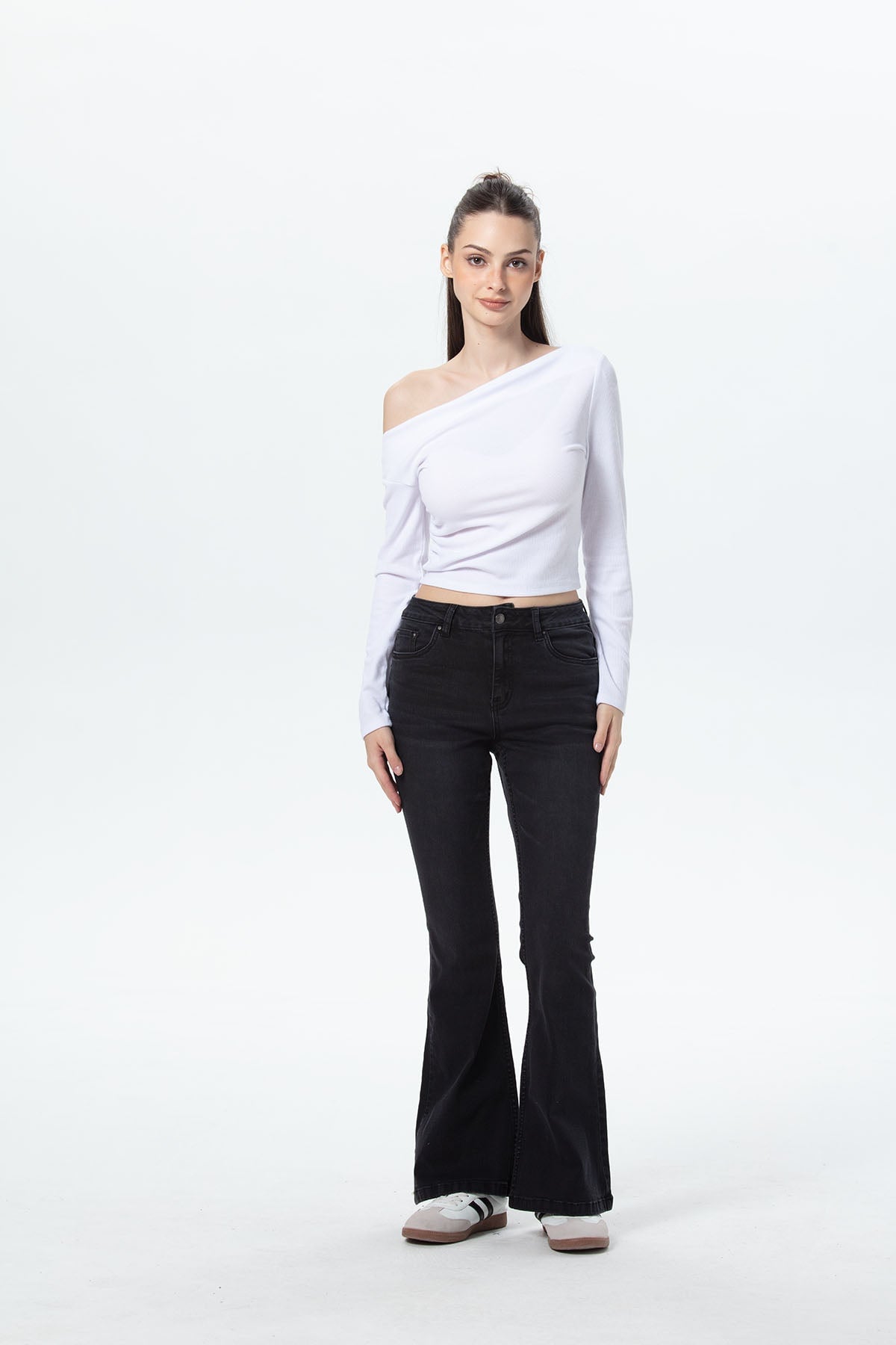 JEANS MUJER VALE FLARE EN COLOR NEGRO - 4