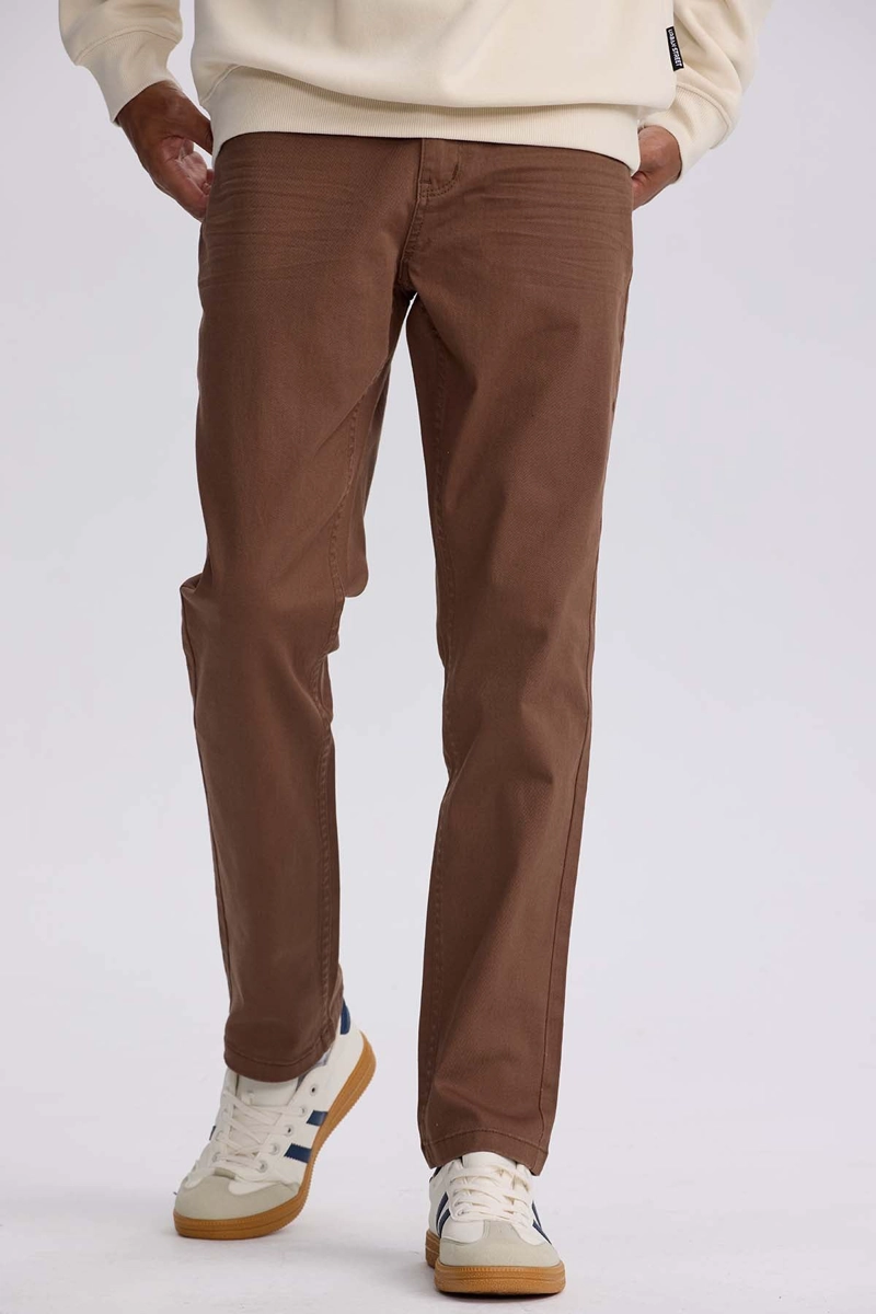 JEANS HOMBRE SLIM EN COLOR CAFE - 1