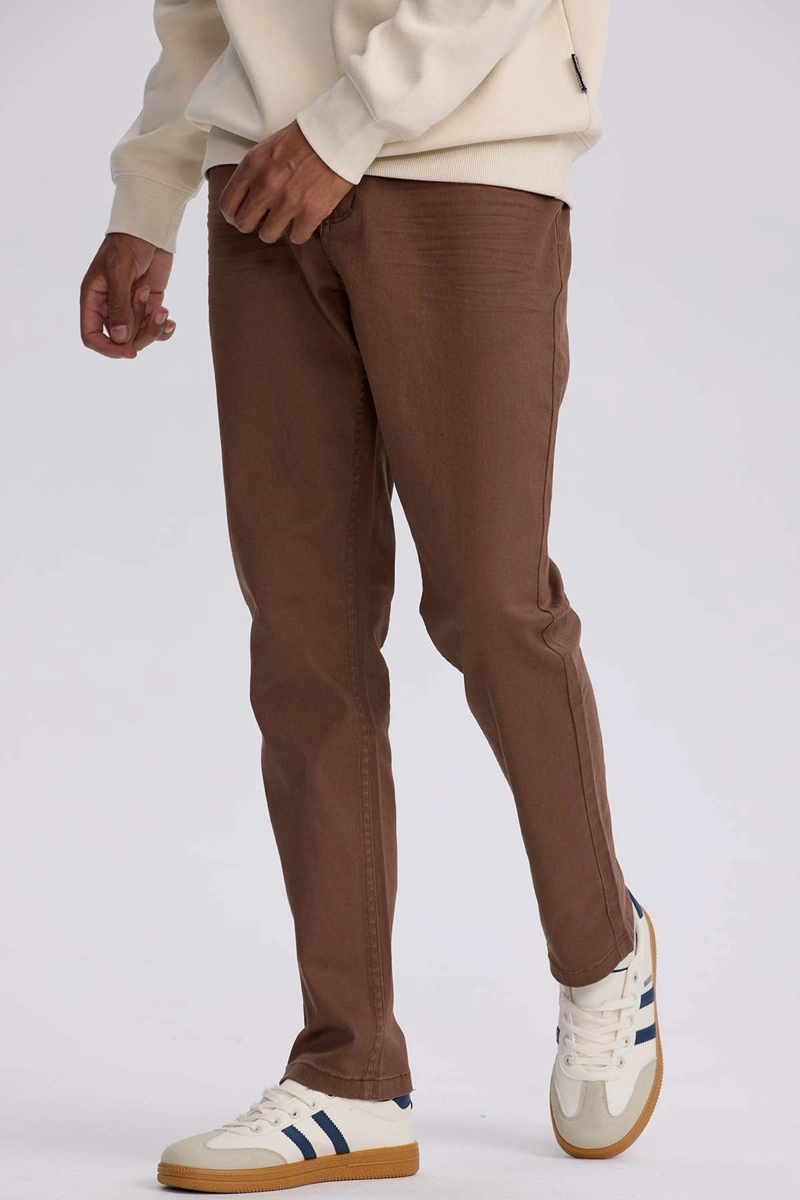 JEANS HOMBRE SLIM EN COLOR CAFE - 2