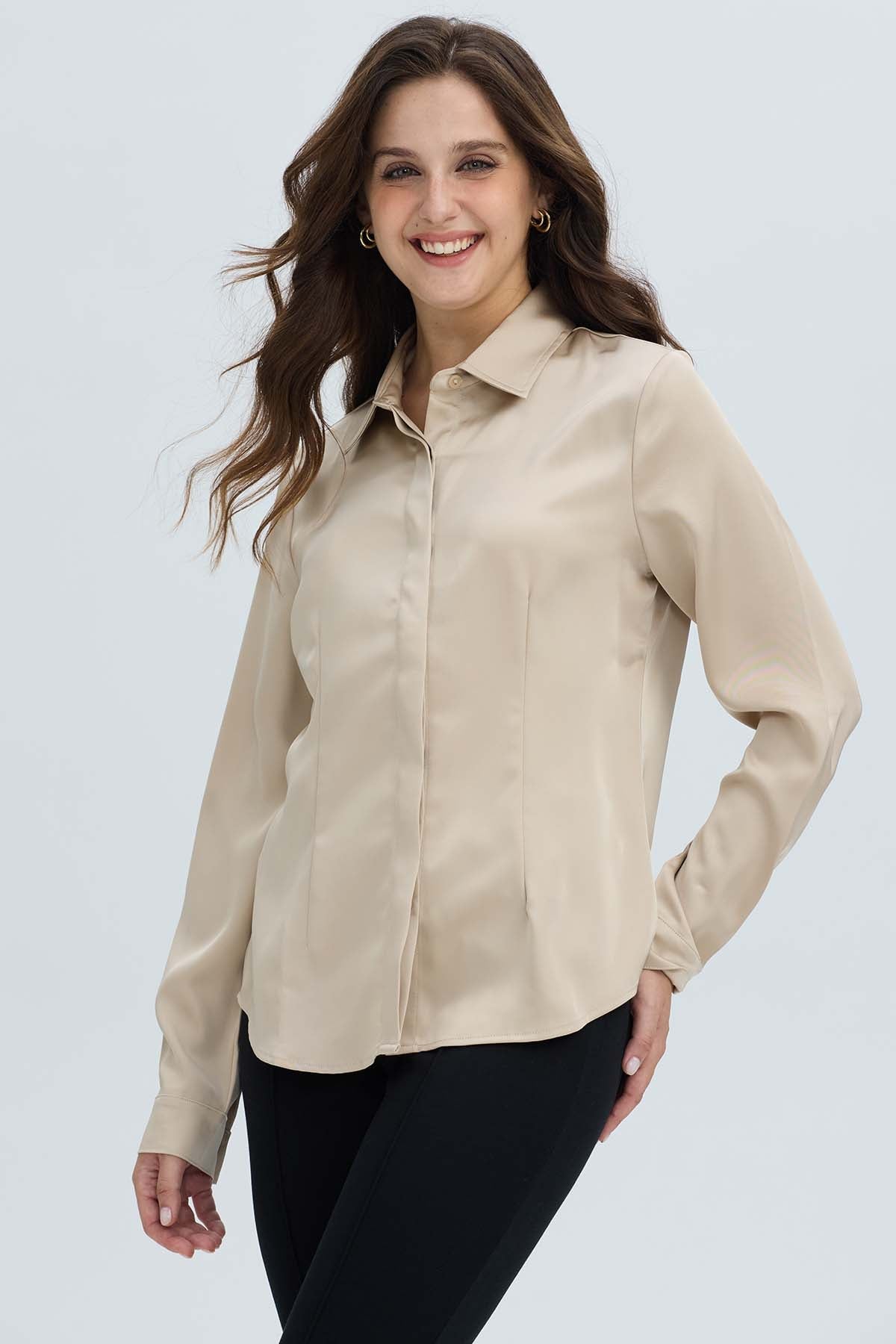 BLUSA MUJER SATINADA ABOTONADA BEIGE - 1