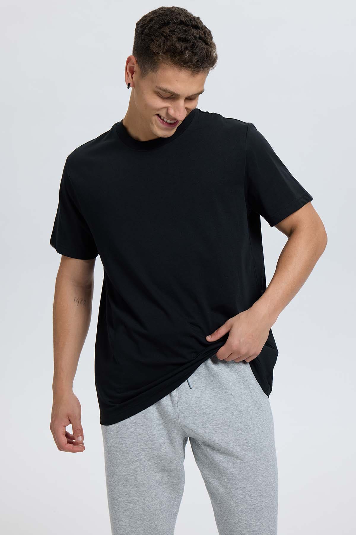 POLERA HOMBRE LONG FIT BASICA NEGRO - 2