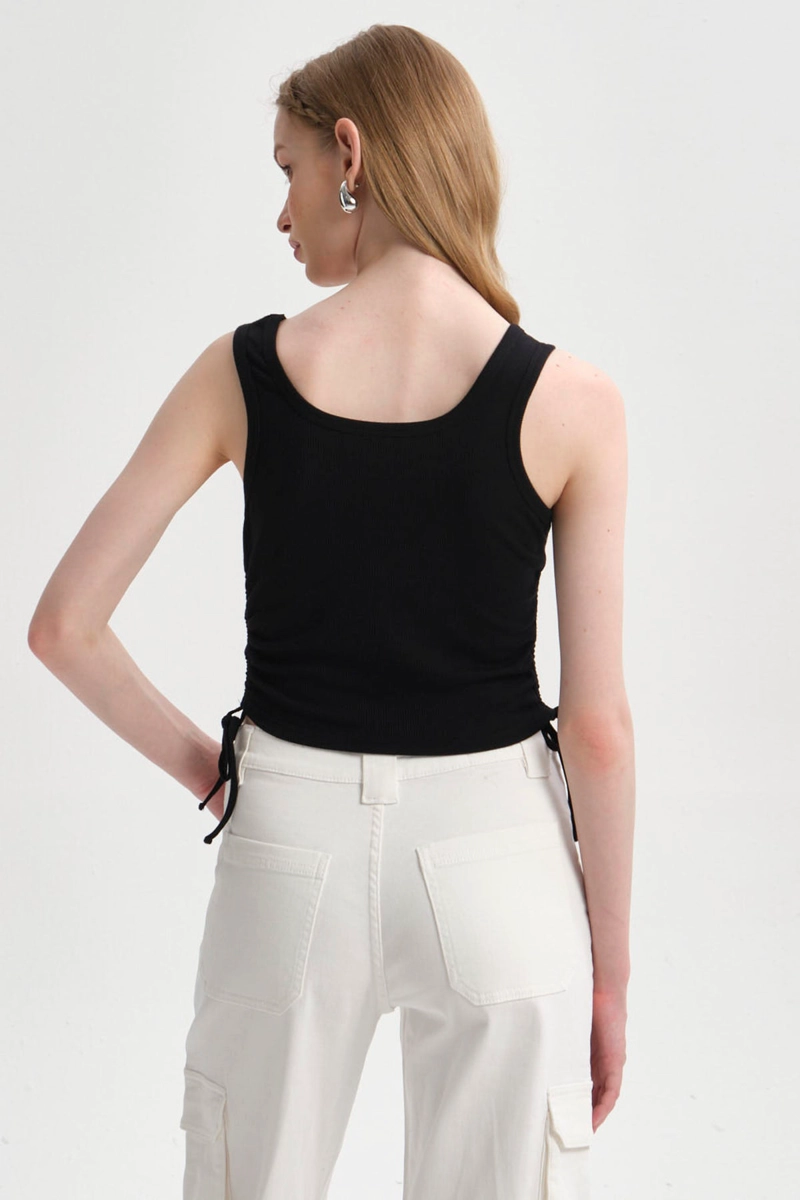 POLERA MUJER RECOGIDO COSTADO NEGRO - 3