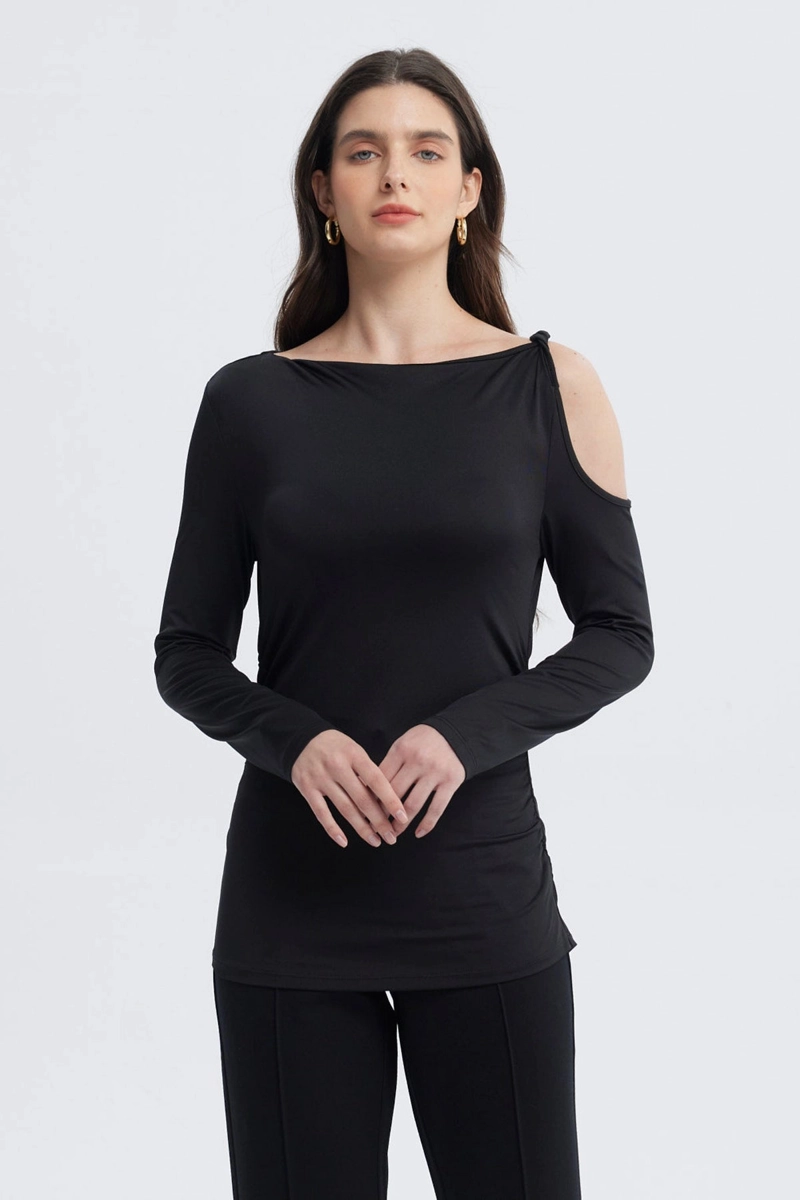POLERA MUJER APLICACION NUDO HOMBRO NEGRO - 1