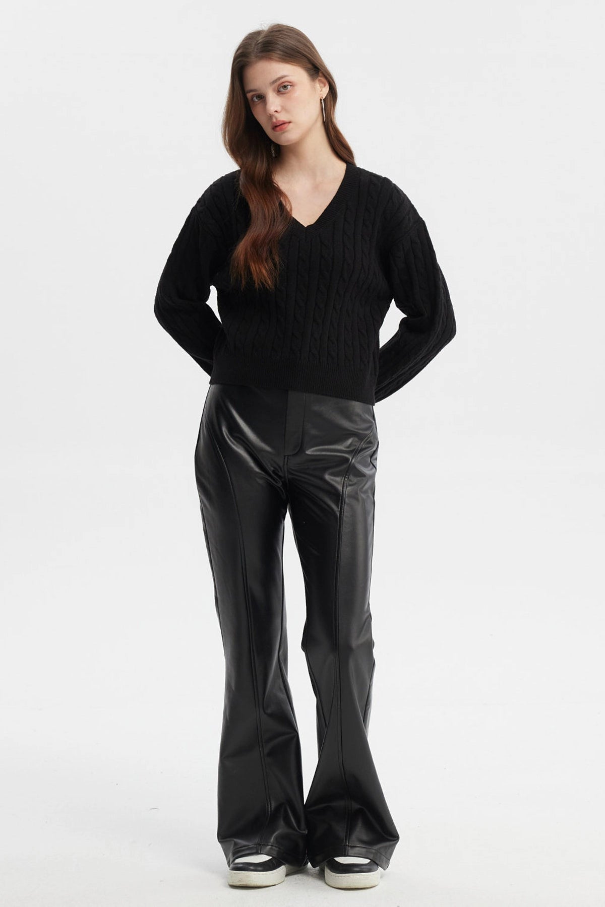 SWEATER MUJER CUELLO V LISOS NEGRO - 4
