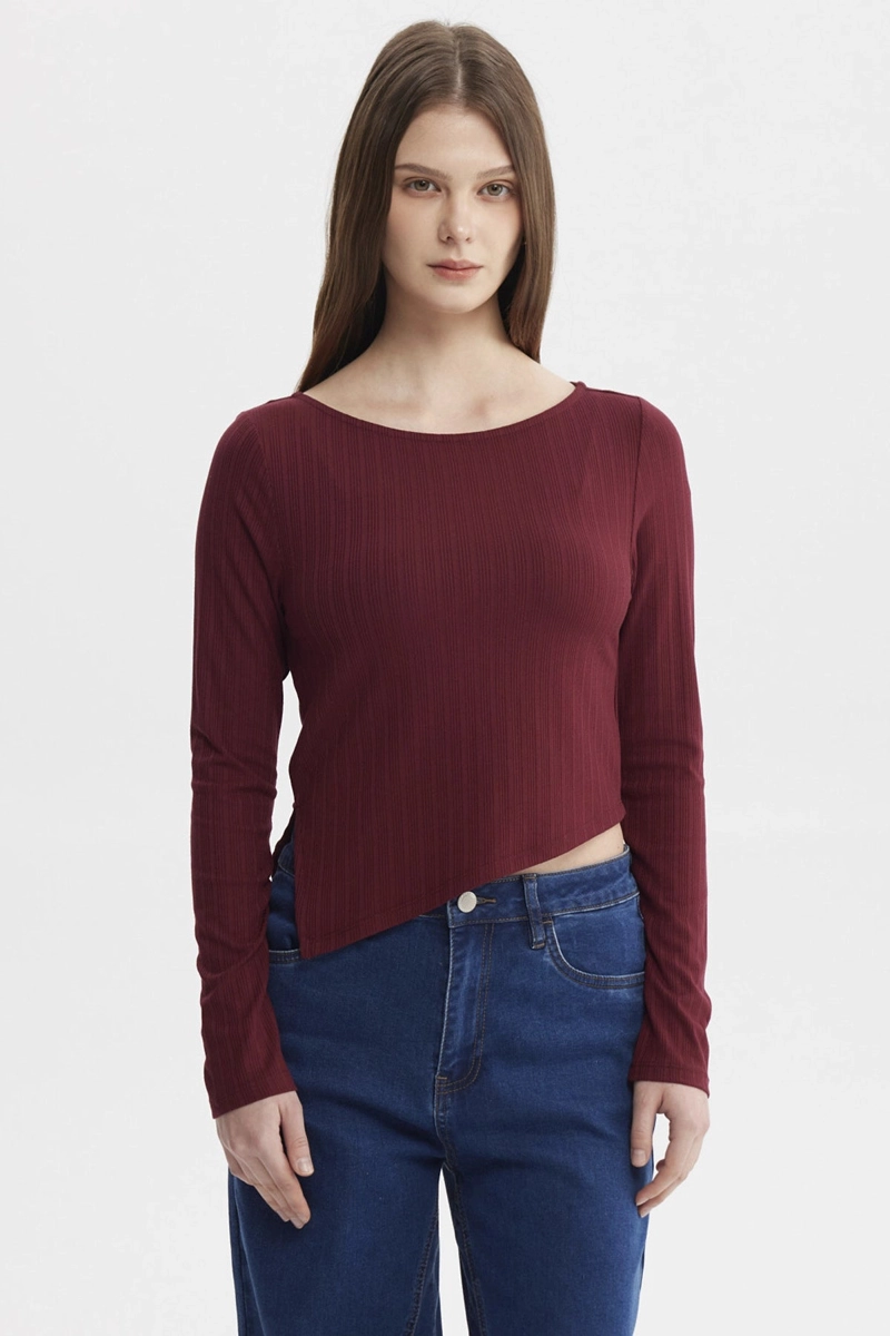 POLERA MUJER OJETILLO EN COSTADO ROJO - 1
