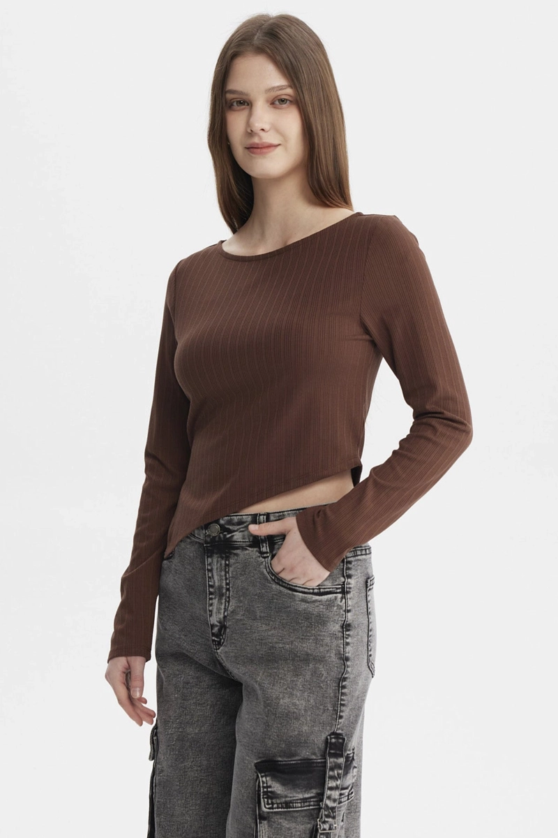 POLERA MUJER OJETILLO EN COSTADO CAFE  OSCURO - 2