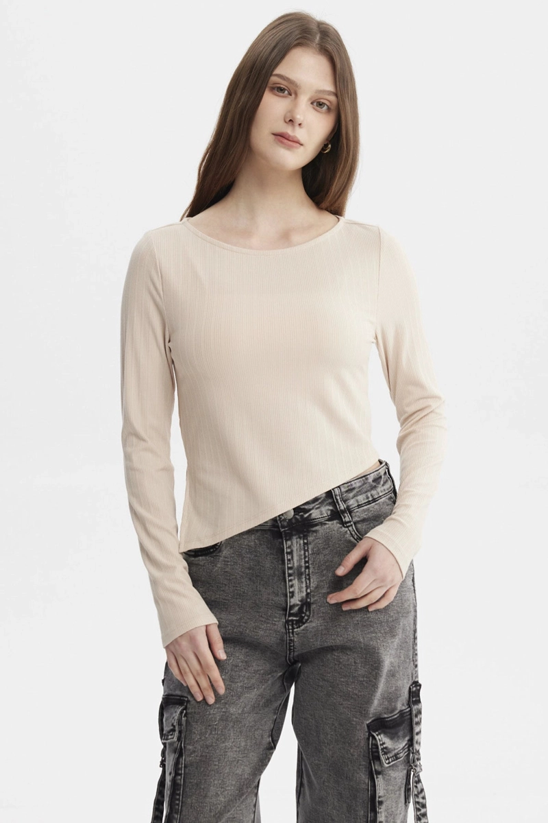 POLERA MUJER OJETILLO EN COSTADO BEIGE - 1