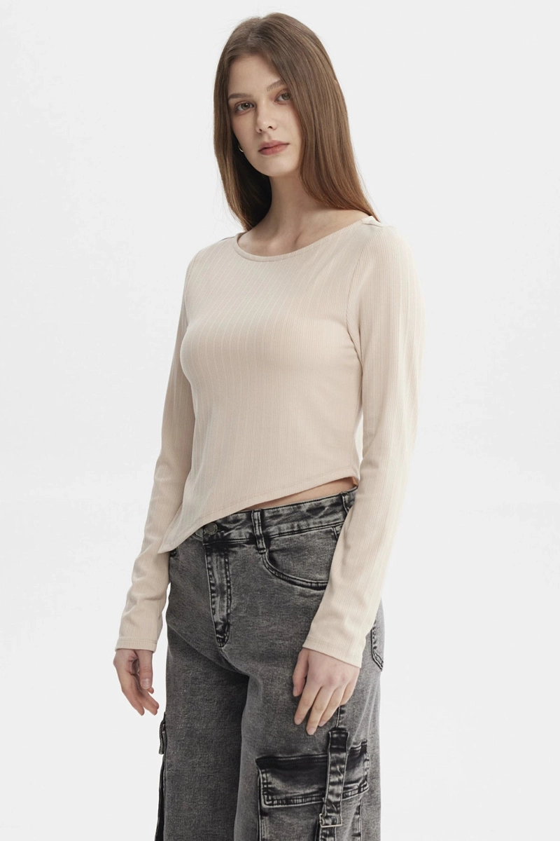 POLERA MUJER OJETILLO EN COSTADO BEIGE - 2