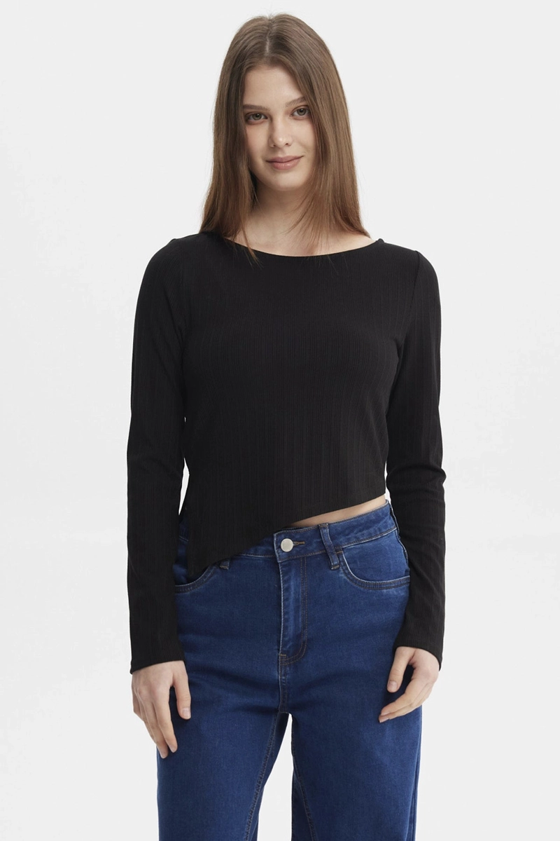 POLERA MUJER OJETILLO EN COSTADO NEGRO - 1