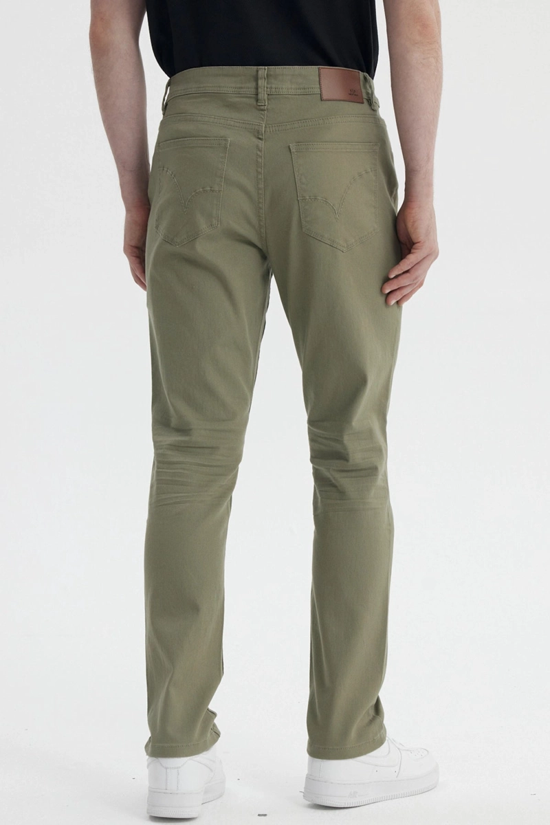JEANS HOMBRE SLIM COLOR VERDE MILITAR - 3