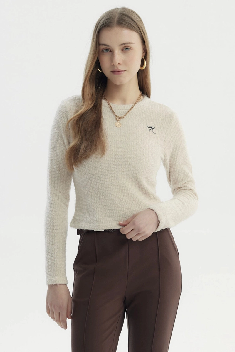 POLERA MUJER CON TEXTURA AFELPADA BEIGE CLARO - 1