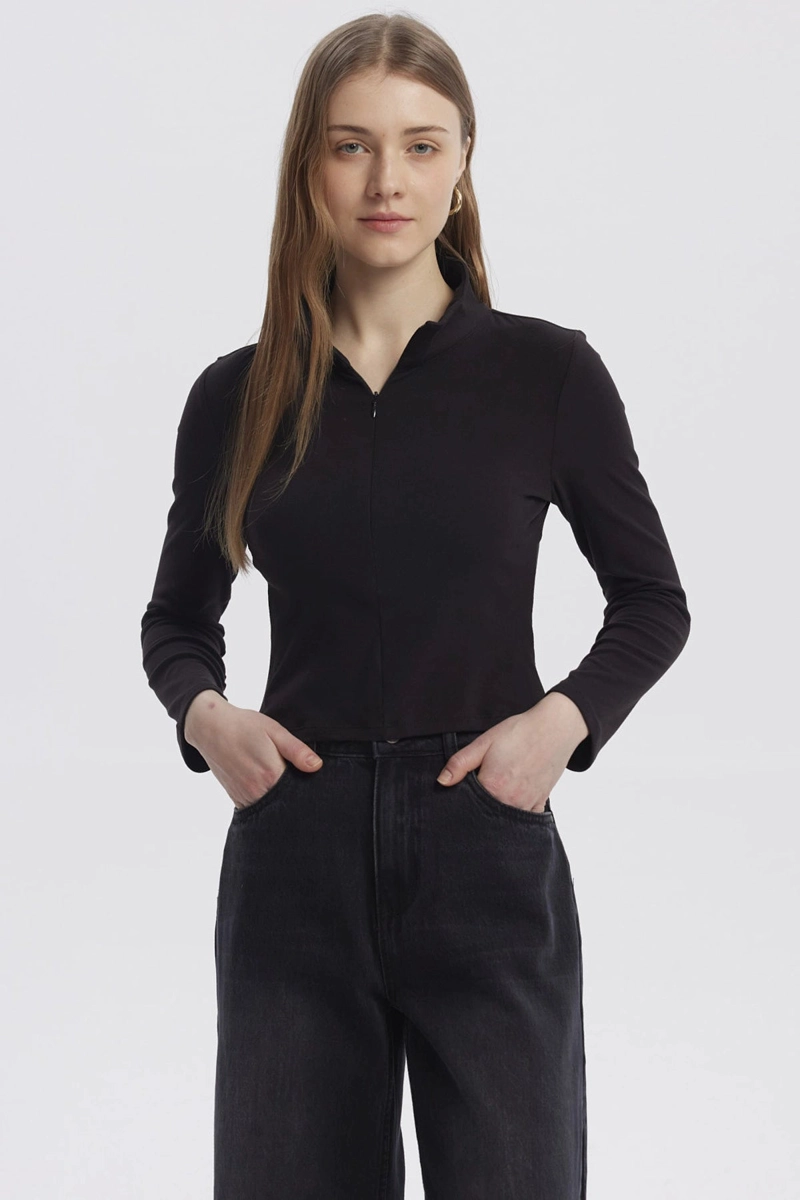 POLERA MUJER CON ZIPPER NEGRO - 1