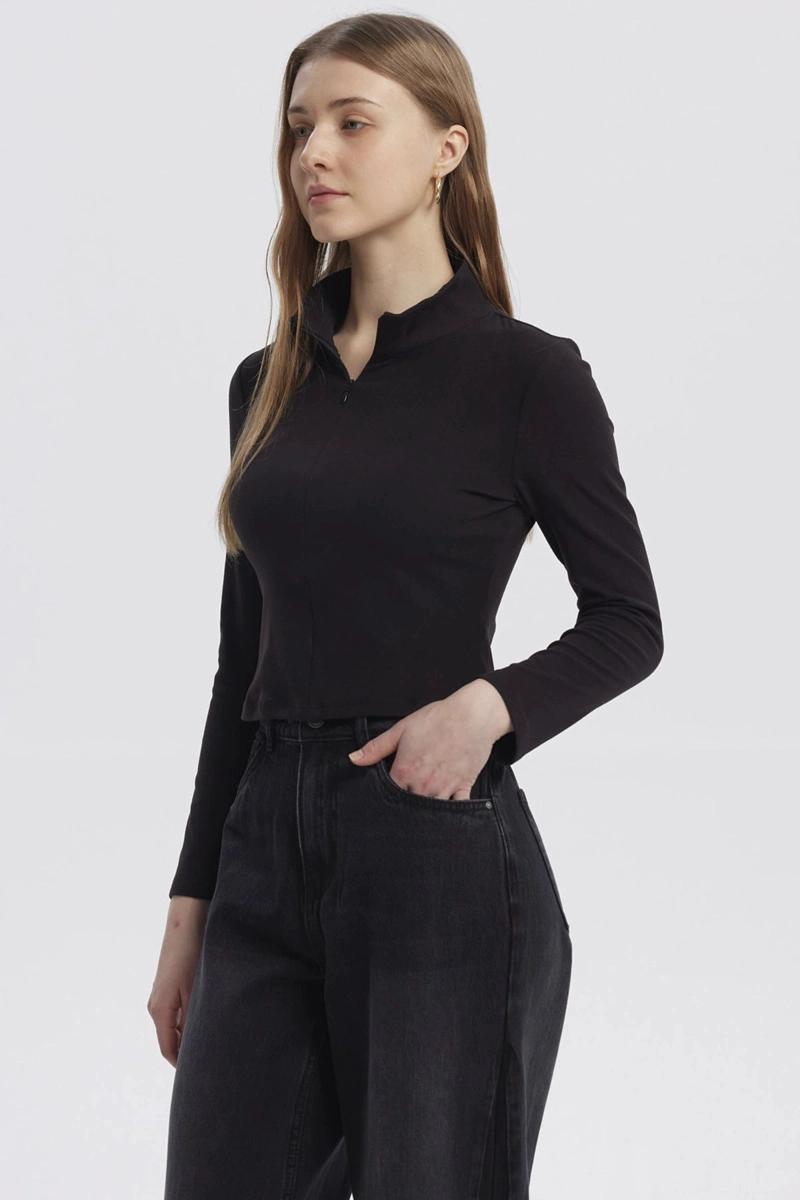 POLERA MUJER CON ZIPPER NEGRO - 2