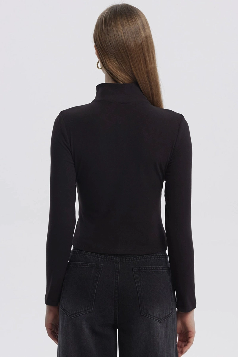 POLERA MUJER CON ZIPPER NEGRO - 3