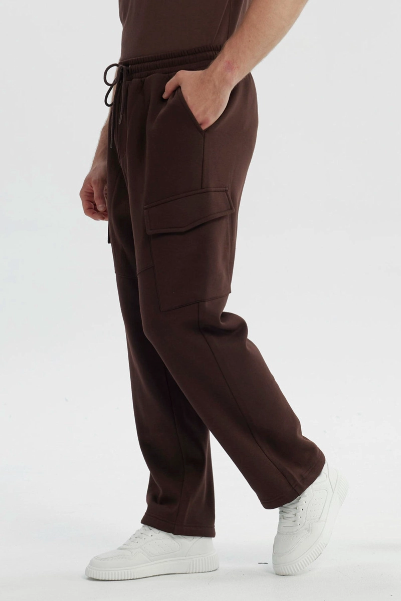 PANTALON BUZO HOMBRE CALCE RECTO CHOCOLATE - 2