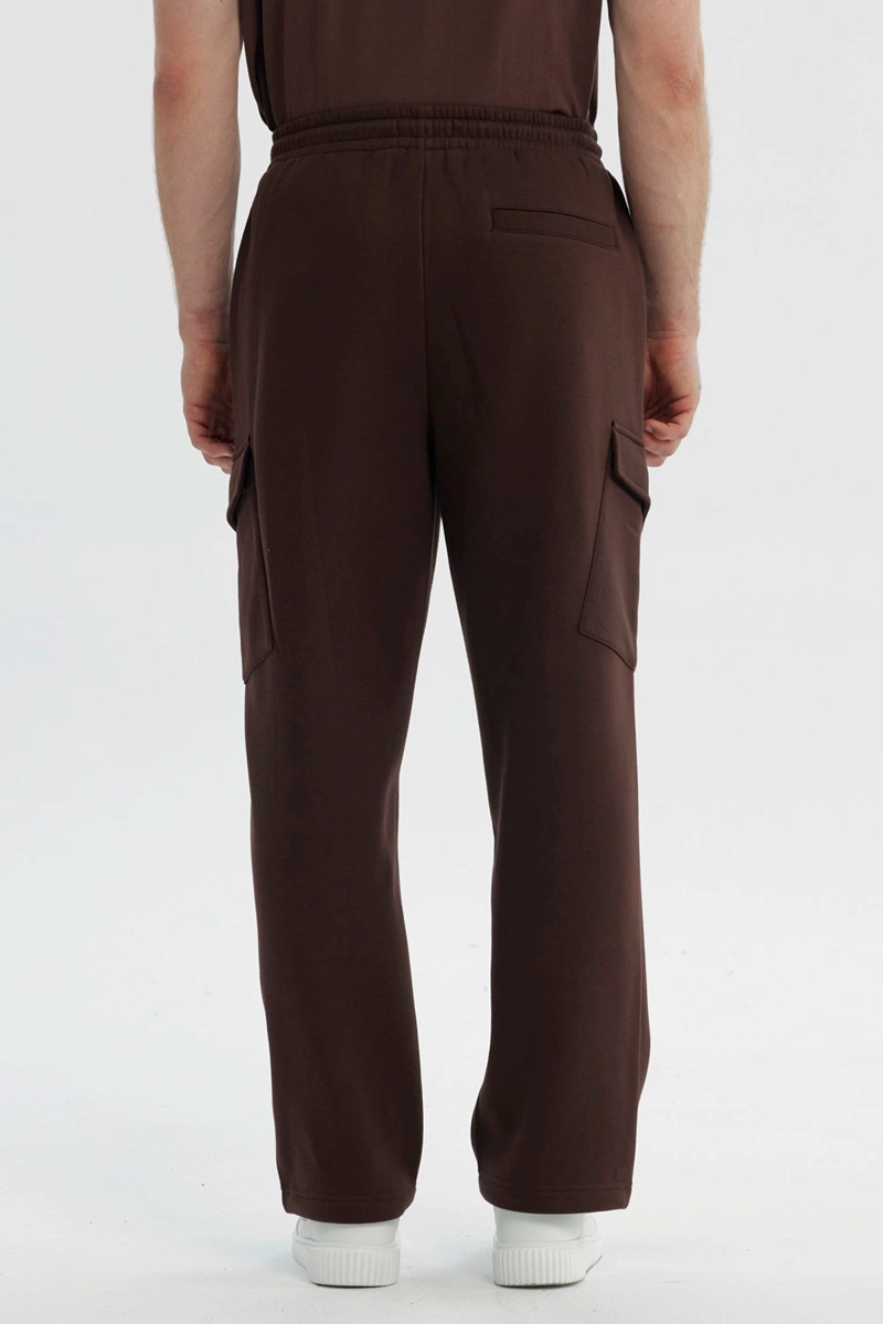 PANTALON BUZO HOMBRE CALCE RECTO CHOCOLATE - 3