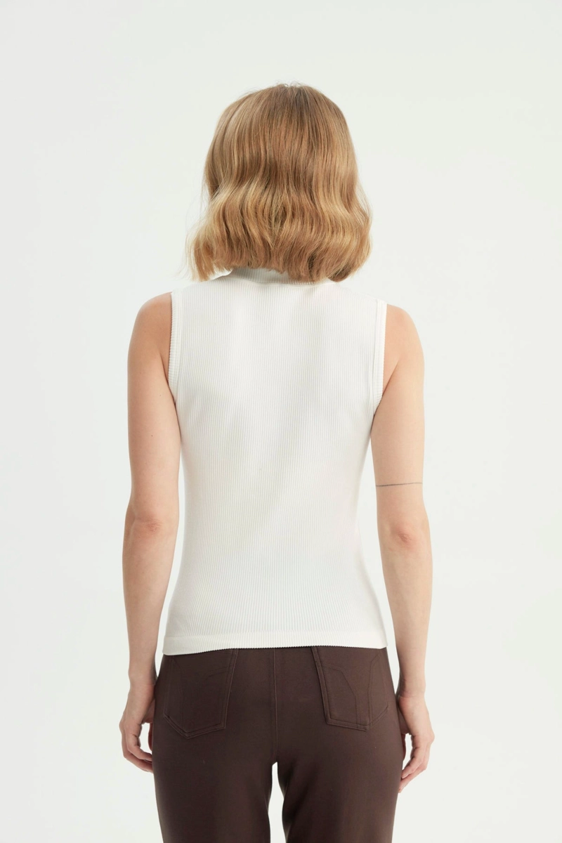 POLERA MUJER AJUSTADA SIN MANGAS CRUDO - 3