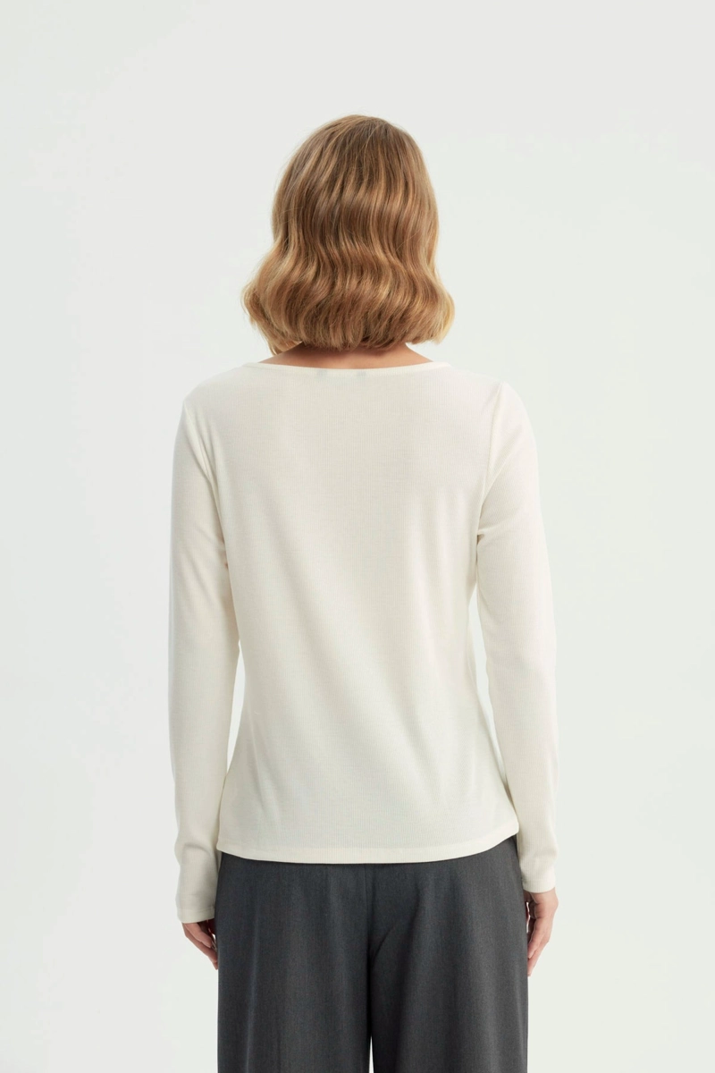 POLERA MUJER REGULAR CREMA - 3