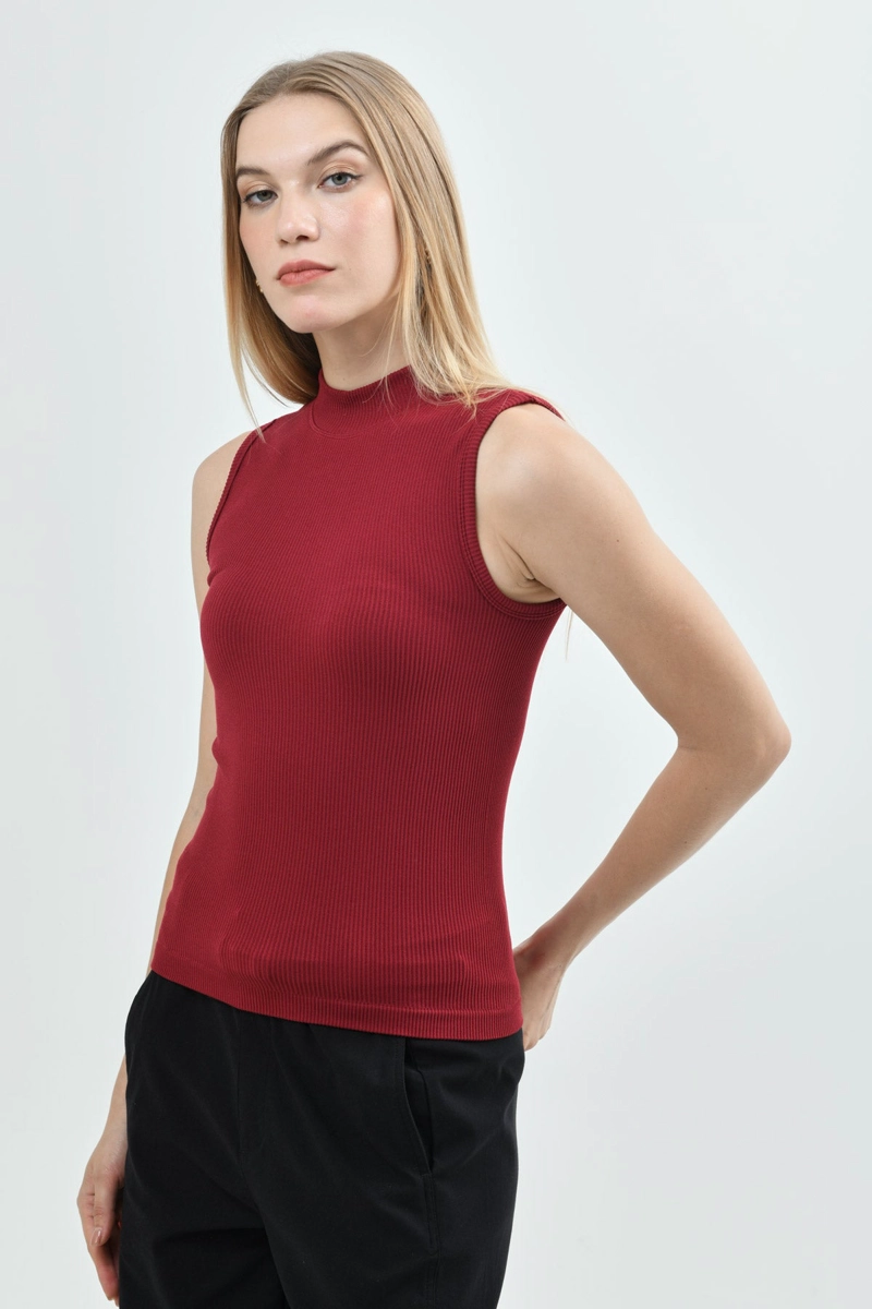POLERA MUJER AJUSTADA SIN MANGAS ROJO - 2