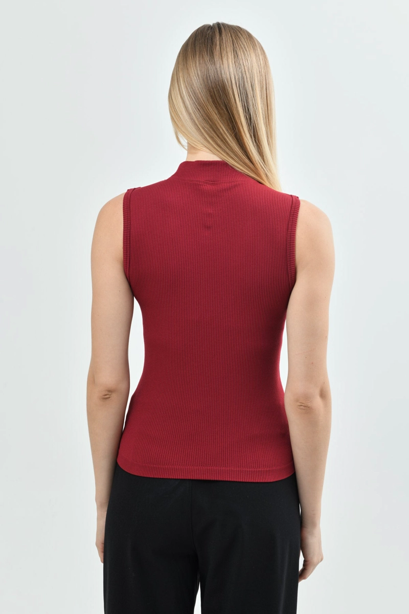POLERA MUJER AJUSTADA SIN MANGAS ROJO - 3