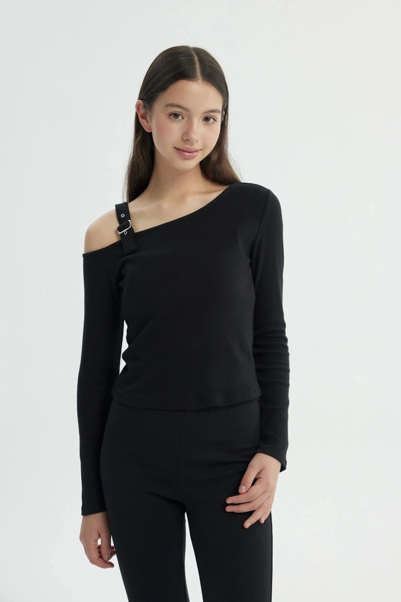 POLERA NIÑA HOMBRO DESCUBIERTO NEGRO - 1