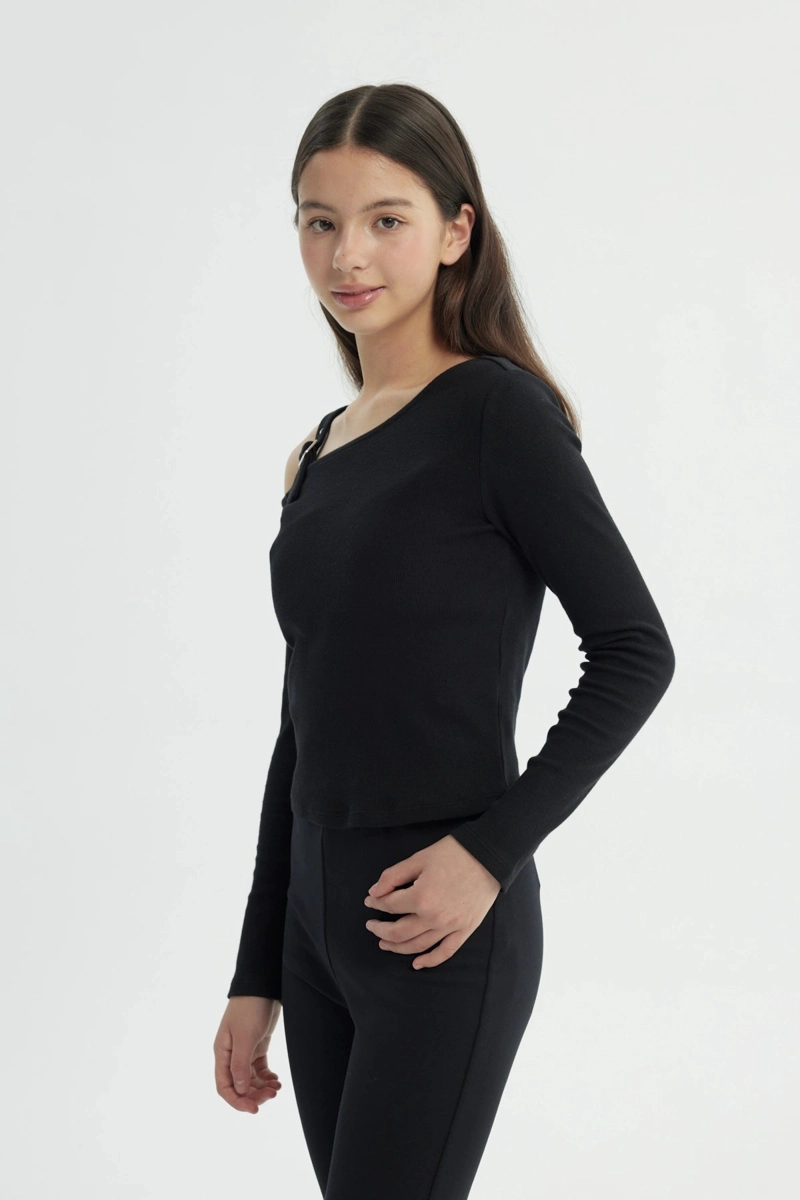POLERA NIÑA HOMBRO DESCUBIERTO NEGRO - 2
