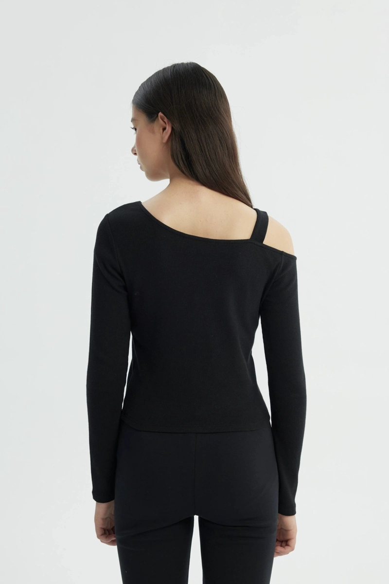 POLERA NIÑA HOMBRO DESCUBIERTO NEGRO - 3