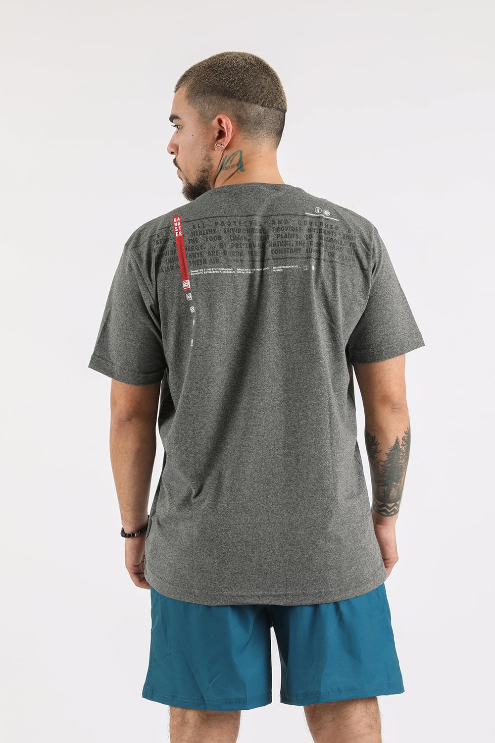 POLERA MC BASICA NARRATIVE GRIS GANGSTER - 2