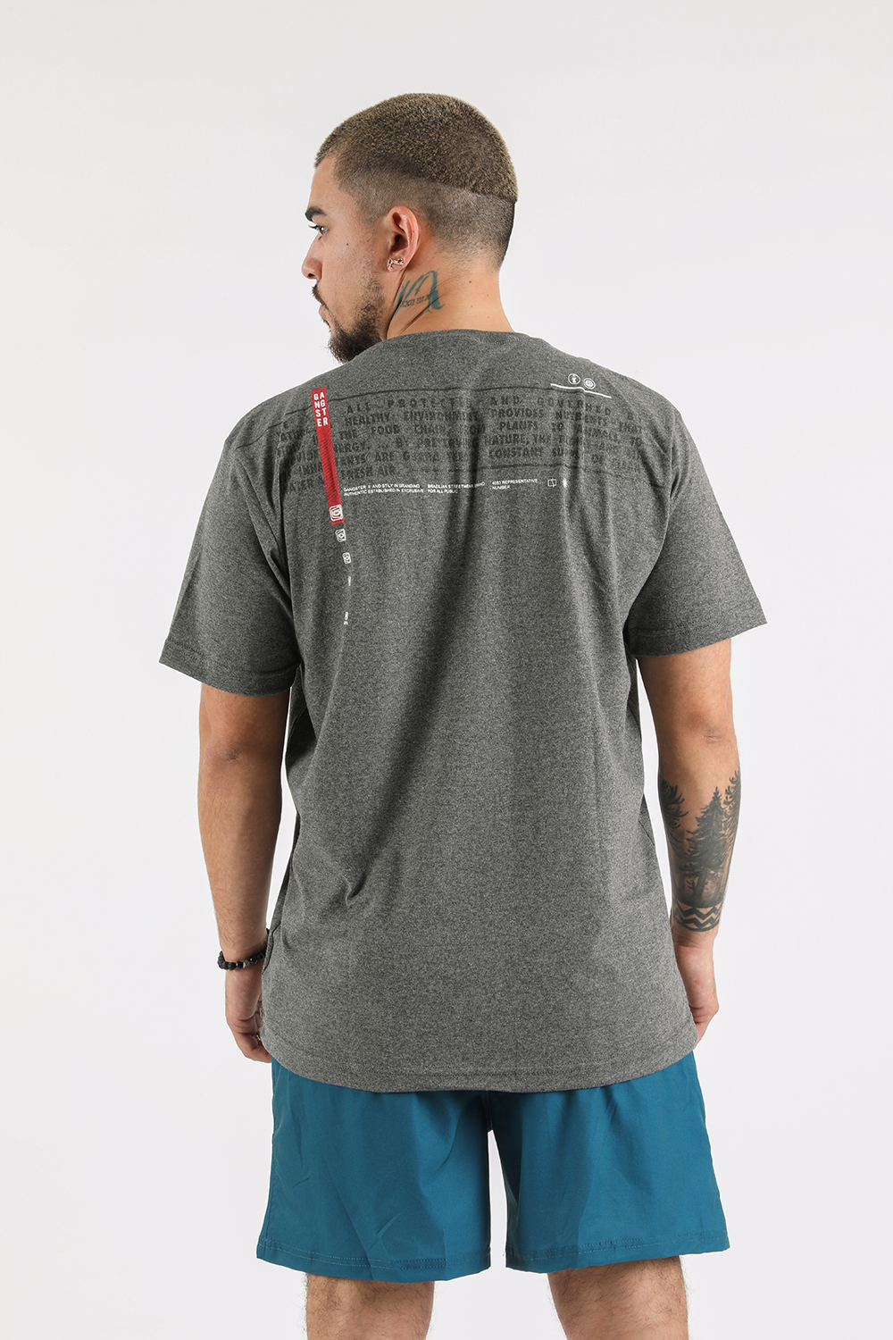 POLERA MC BASICA NARRATIVE GRIS GANGSTER - 2