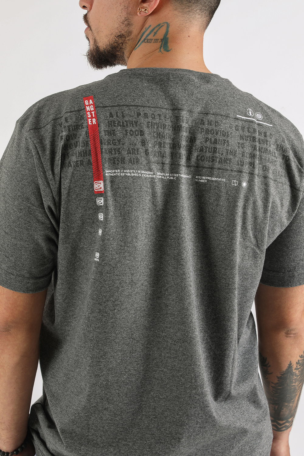 POLERA MC BASICA NARRATIVE GRIS GANGSTER - 3